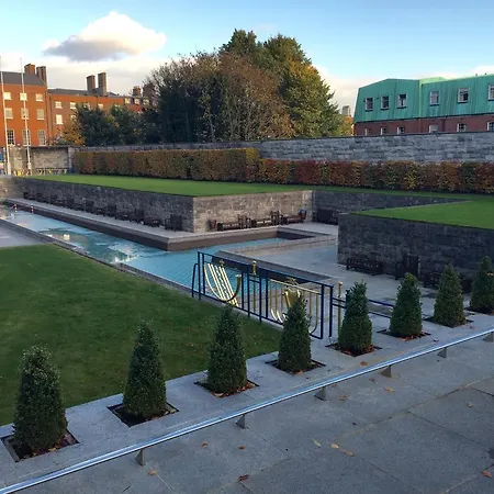 Centre Georgian